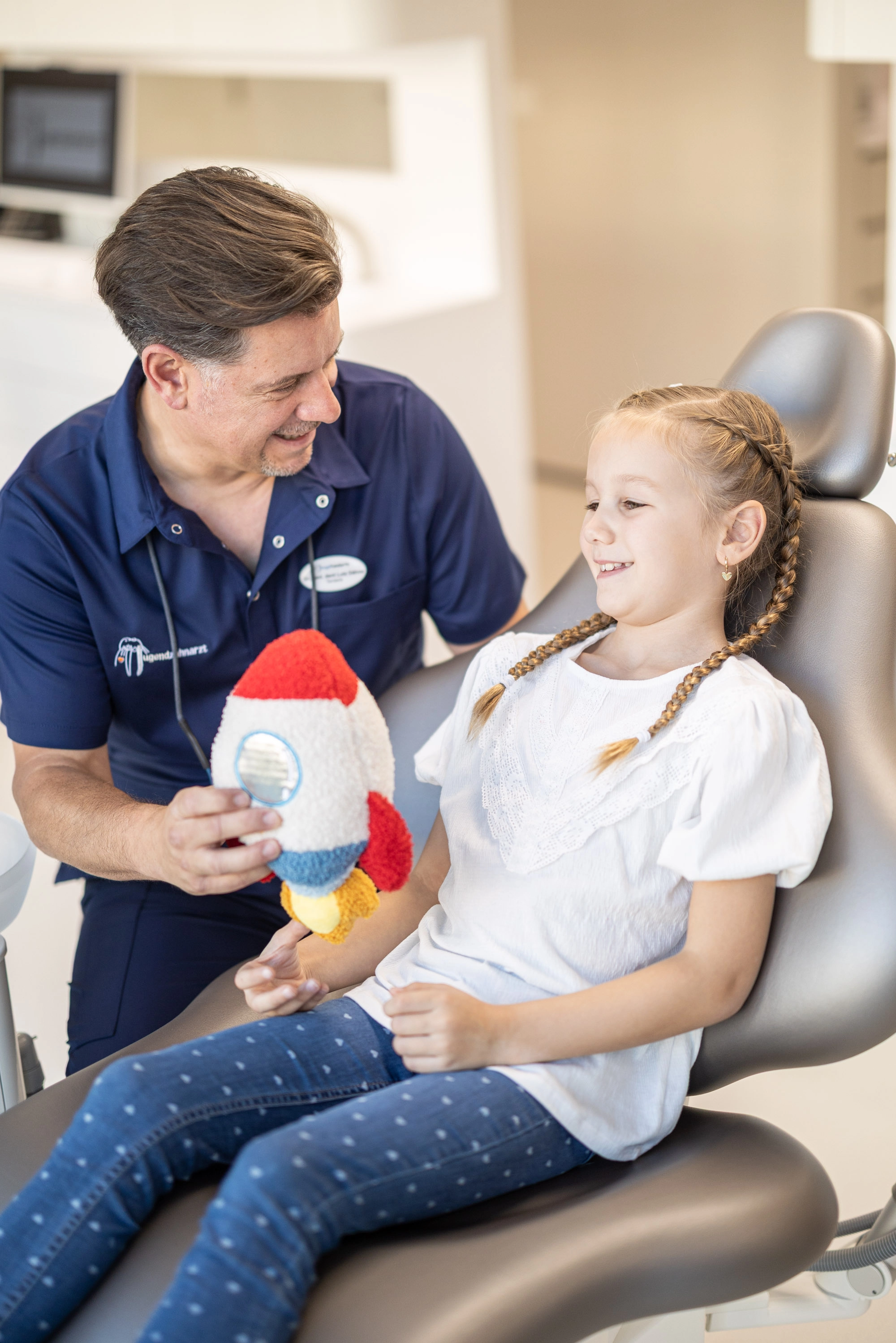 Zahnärztliche Untersuchung bei einem Kind