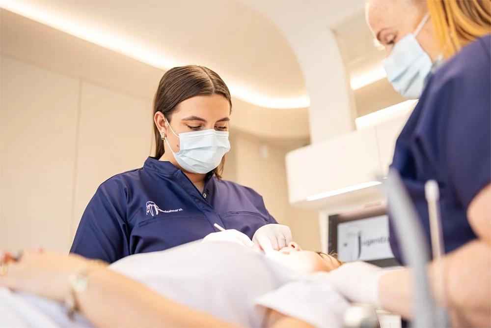 Über Jugendzahnarzt 2 Zahnarzt arbeiten